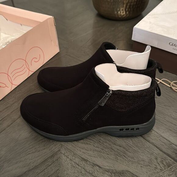 Easy Spirit Women's TShuffle Ankle Bootie - Picture 6 of 7